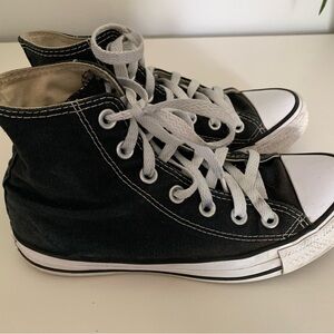 Converse high tops woman’s size 6